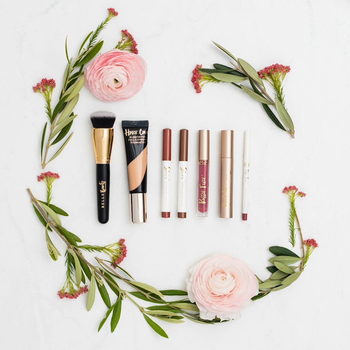 Coordinated cosmetic packaging gift set in unified design